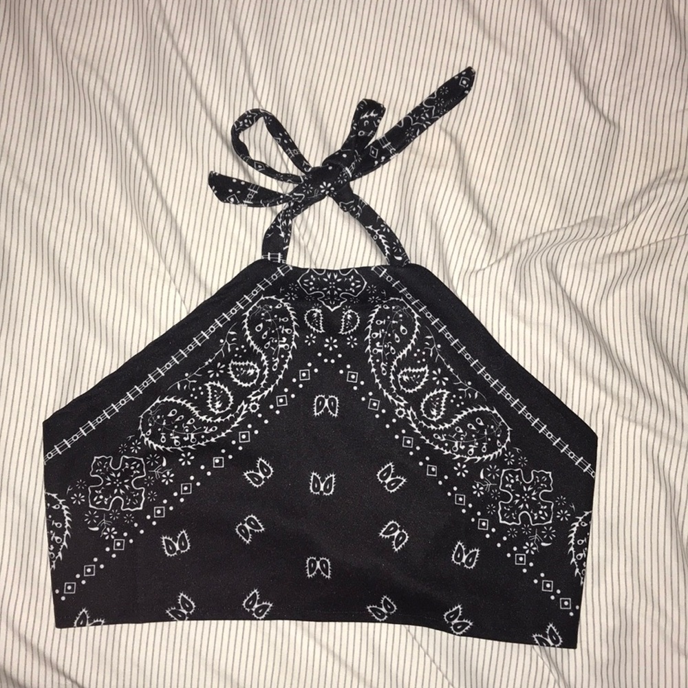 bandana crop top